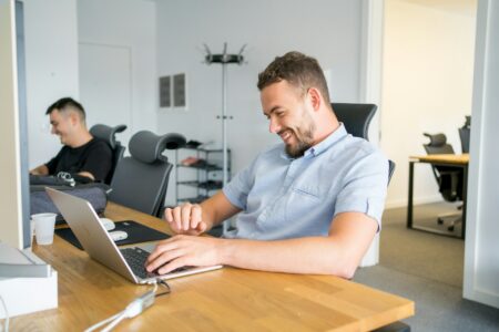 Am Laptop eine Rechnung erstellen