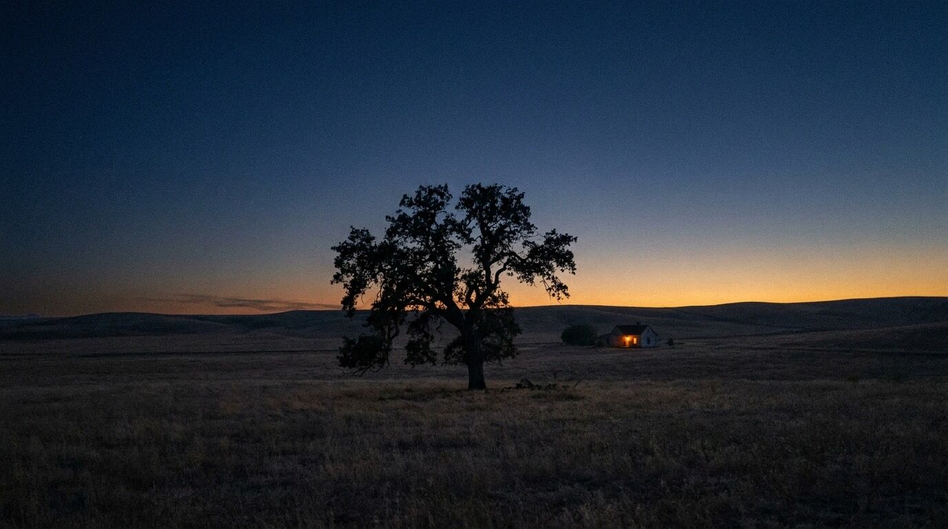 Abendliche Landschaft mit letztem Licht am Horizont, Stimmungsbild zu Gottfried Kellers Abendlied